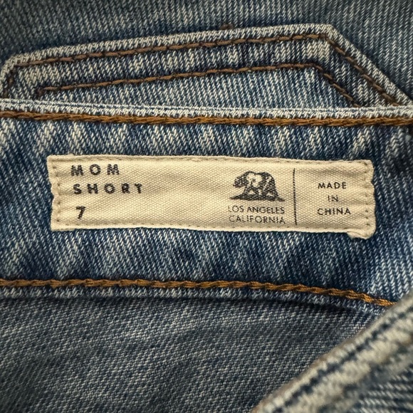 Bullhead Denim Mom Shorts Light Wash Juniors Size 7 - Picture 7 of 9